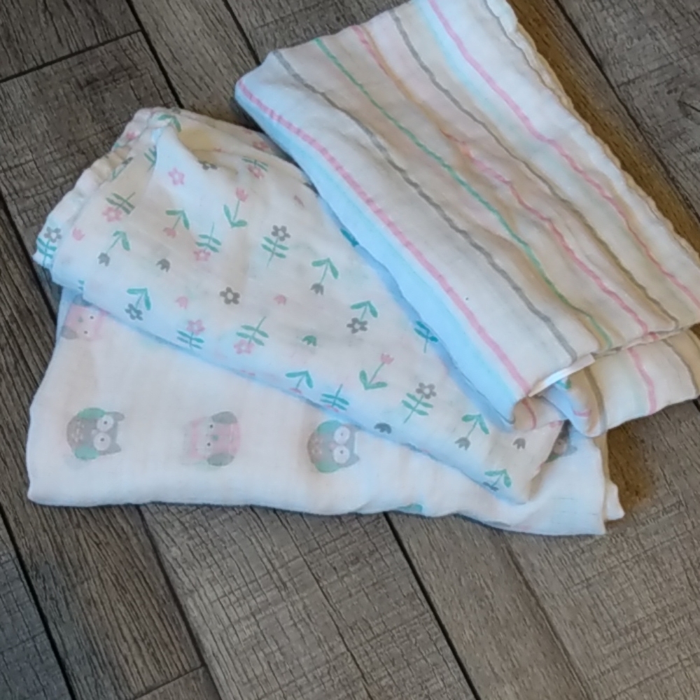 3 pack muslin swaddles